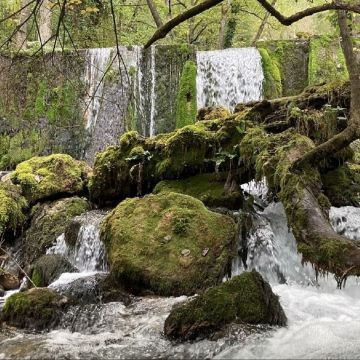 Река и водопад Врело