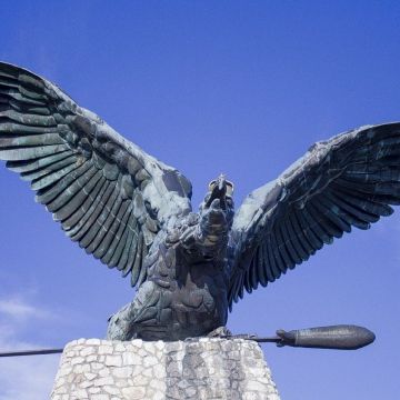 Монумент Турул в Татабанье