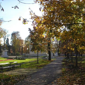 Площадь Эугена Кватерника в Бьеловаре