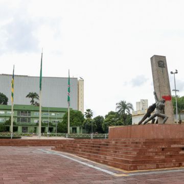 Площадь Доктора Педро Людовико Тейшейры в Гоянии