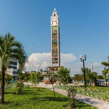 Часовая площадь в Пукальпе